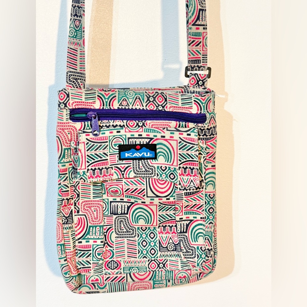 Kavu crossbody purse / bag. 4 pockets adjustable strap